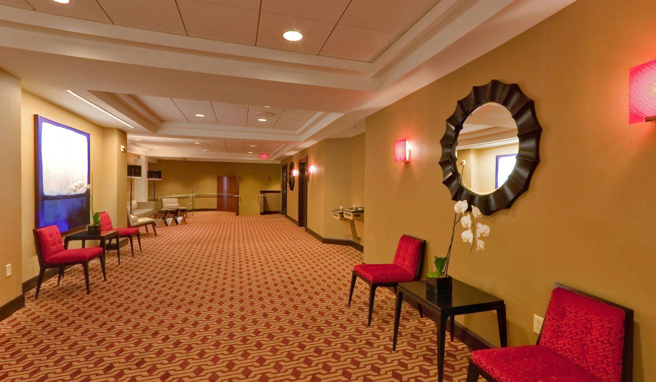 Doubletree By Hilton Hotel & Suites Pittsburgh Downtown Interior photo